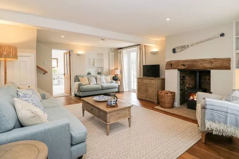 FISHERBRIDGE COTTAGE, family friendly, with open fire in Weymouth