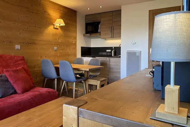 SKIS BY THE FEET- 2 ROOM / CABIN - DONE AGAIN - HIGH SPEED WIFI -CALME AND