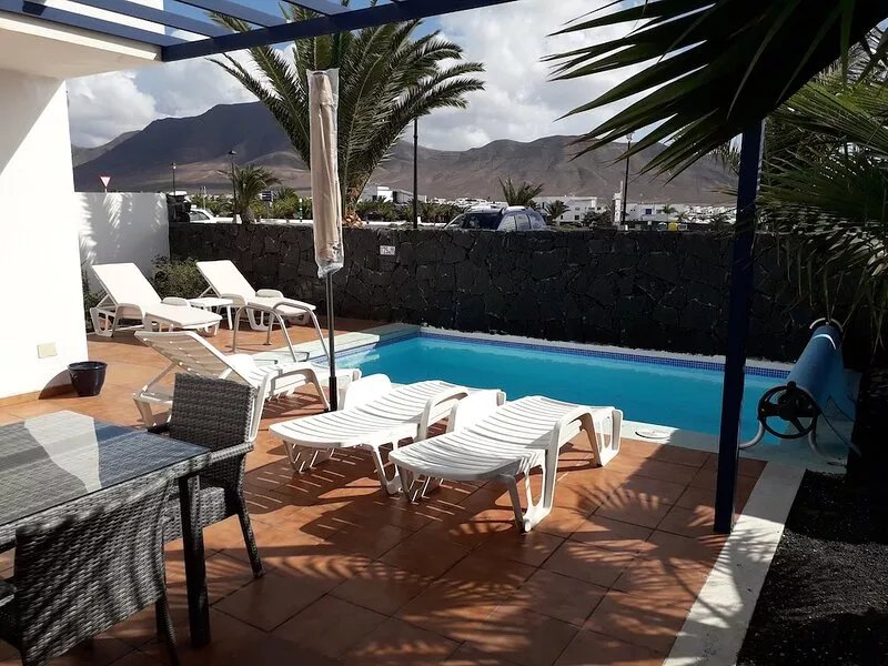 Detached villa with pool in sought after location close to Marina Rubicon!