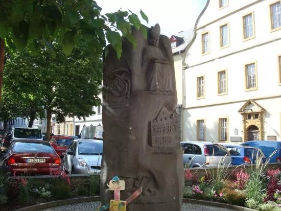 Nikolaus von Kues Denkmal