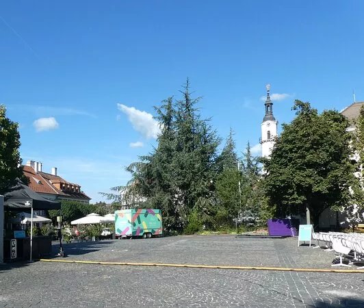 Ovaros Square