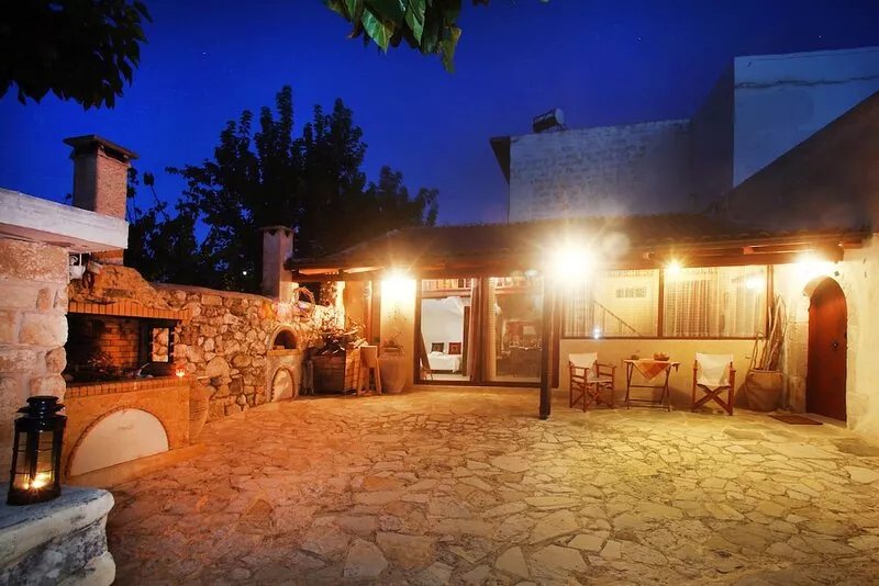 Privet Villa very quiet area, Ideal to explore west Crete.