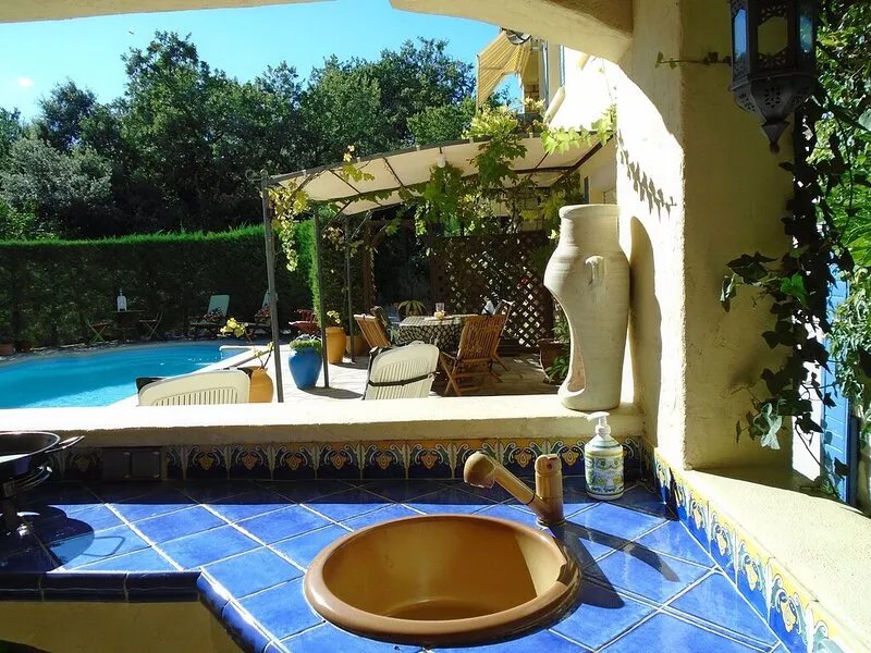 Pretty Provençal Apartment w/ Private Pool and Summer Kitchen. Pet Friendly!