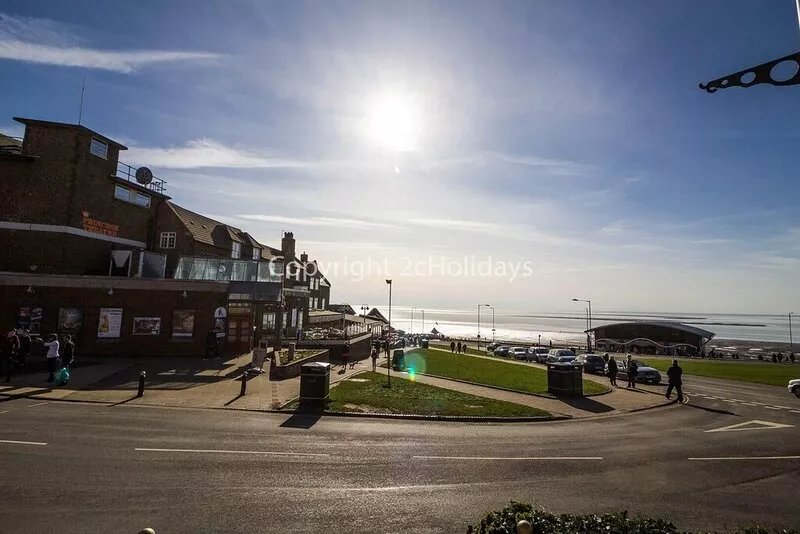 6 berth pet friendly caravan in Hunstanton by the beach ref 13001L