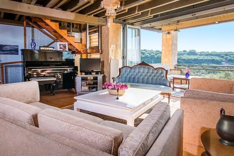 Luxury with private heated pool close to beach ponoramic views for 6-12 people.