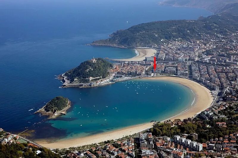 Playa de La Concha 4 by FeelFree Rentals