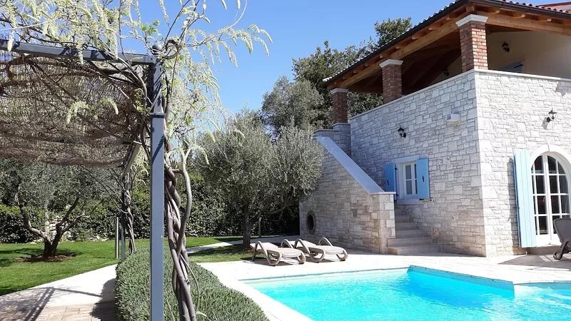 Beautiful villa, private pool, seaview, olive garden (sleeps 7-8)