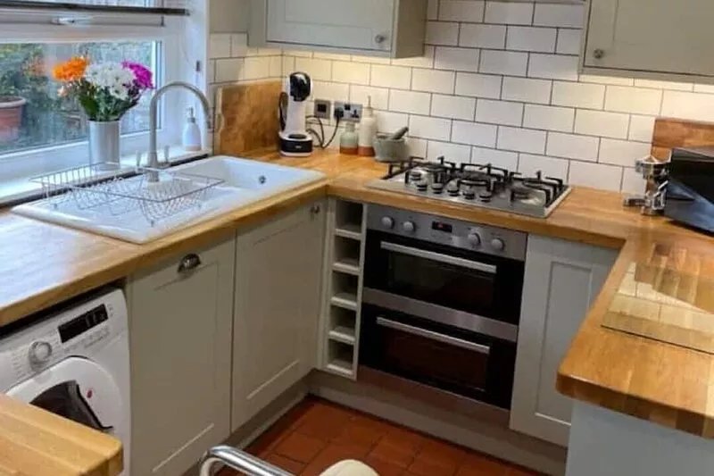 Spring Cottage 2BR Escape - Garden, Coffee Machine, Self Check-in