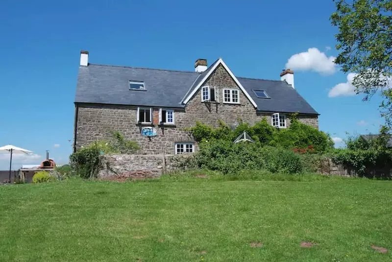 Stunning Welsh Farmhouse, Panoramic Views, Pizza Oven + Hot Tub