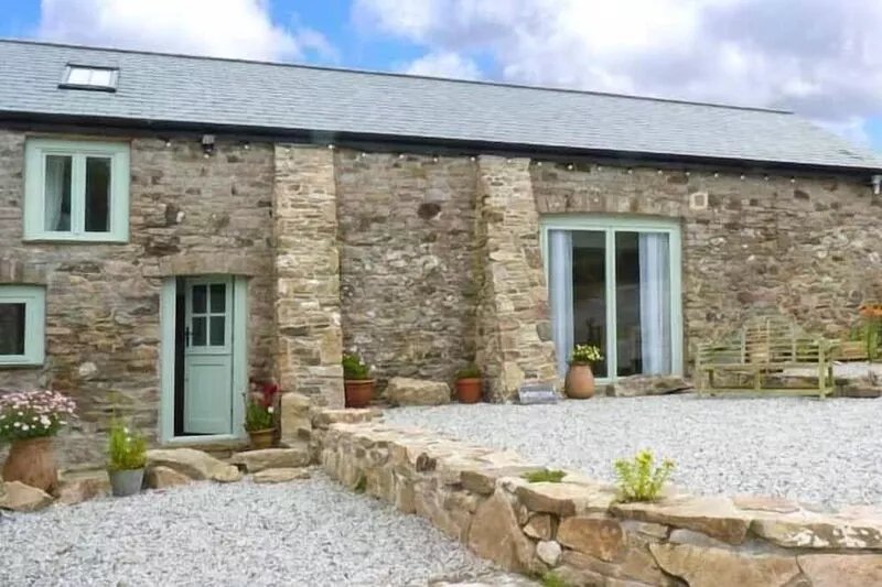 WOODSTONE BARN, pet friendly, character holiday cottage in Tavistock