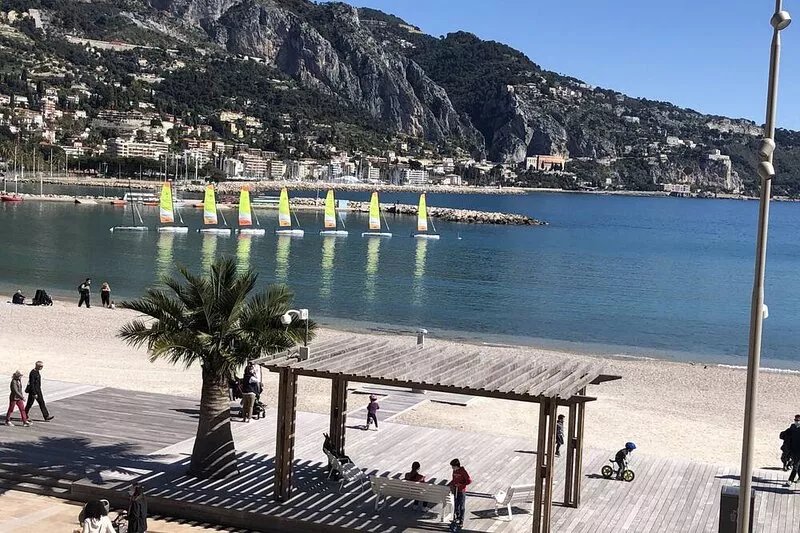BLUE NEST OF THE ARTISTS-CHARMING STUDIO-FREE WIFI-Menton in avenue Felix Faure
