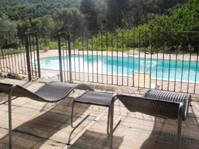 Villa, fenced private pool, heart of hills, Provence, large covered barbecue