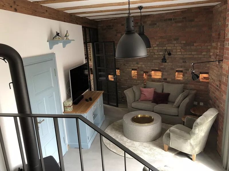 Comfortable, quiet, central: boutique apartment near a mountain park and ICE