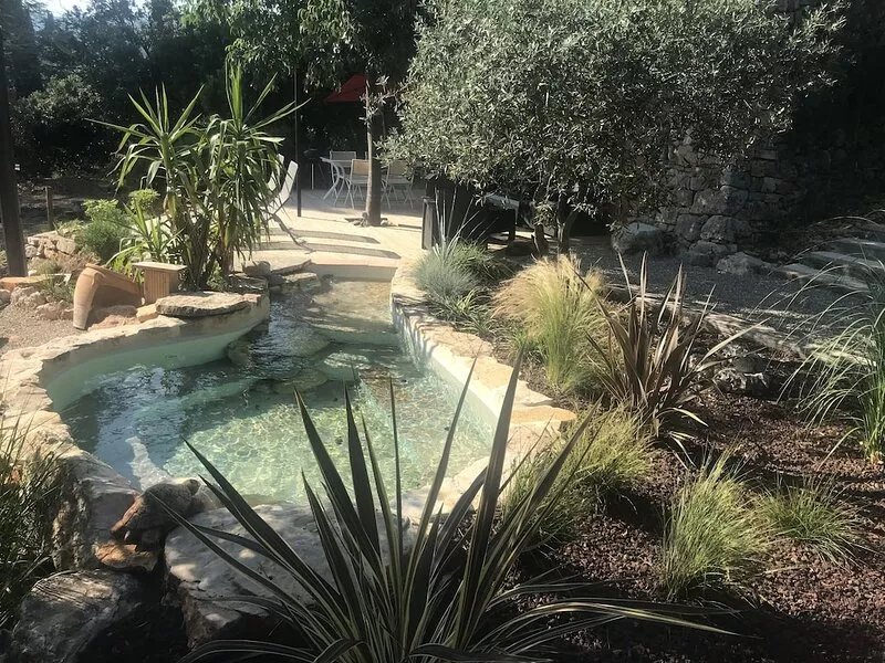 Pretty little listed maset with natural Jacuzzi