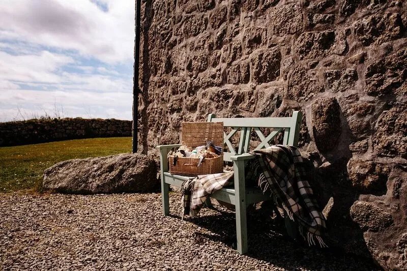 THREE CHIMNEYS, pet friendly, with open fire in Porthgwarra