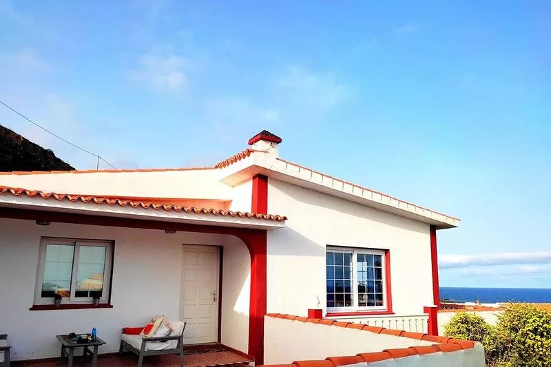 Large house to enjoy tranquility by the sea