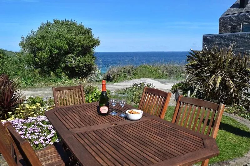 Fabulous 3 Bed Cottage With Parking And Garden Overlooking Porthgwidden Beach