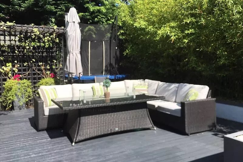 Wimbledon Modern Home Sleeps 8-10 with Air Conditioning & own parking