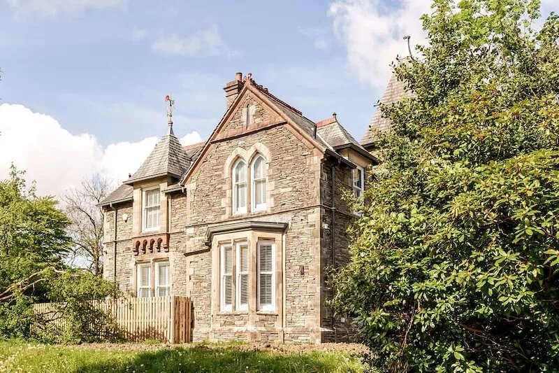 Luxury boutique 1 bed apartment - Free On-Site Parking