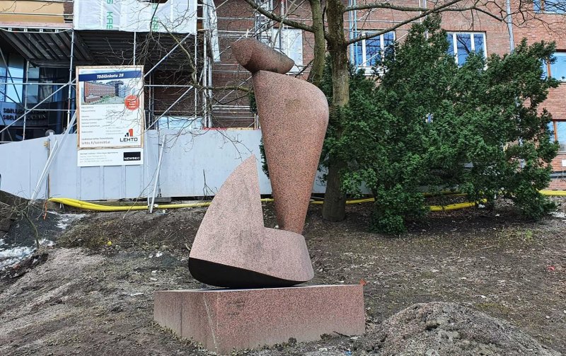 Graniittipursi / The Granite Boat Sculpture