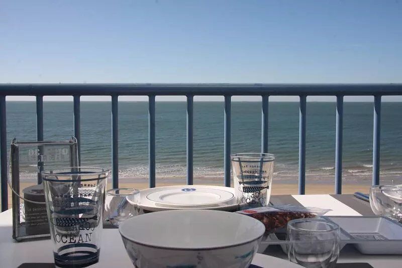 “Retour de Plage” spacieux, spacious and bright sea view.