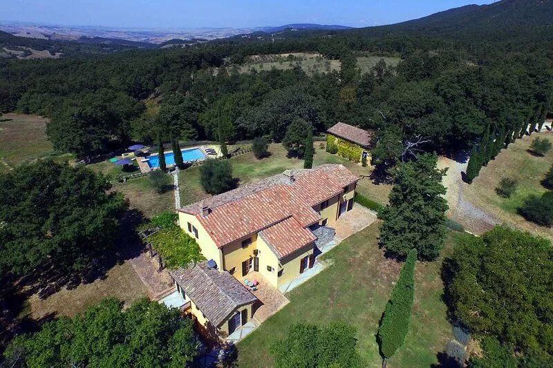 5 bedrooms, private pool, wifi, 10min from San Casciano dei Bagni, amazing views