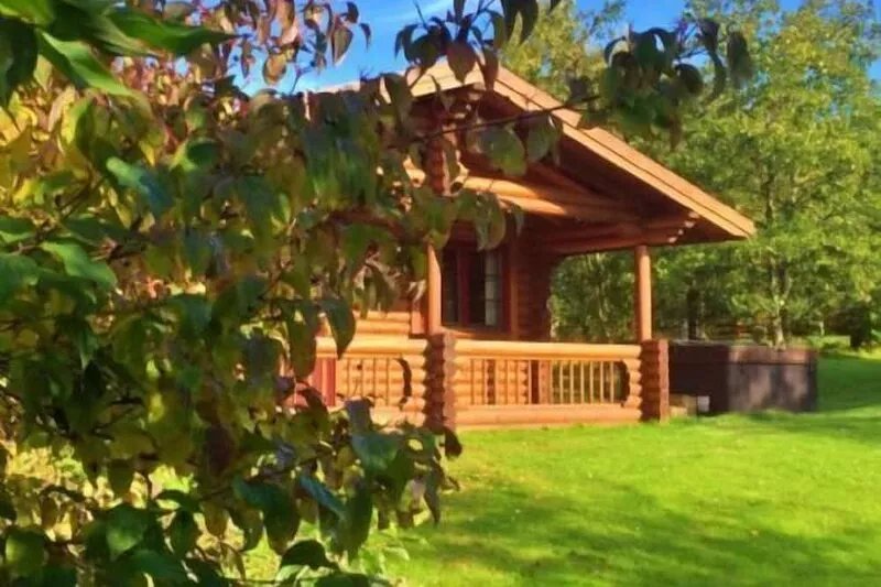 Bamburgh Log Cabin, with Hot Tub
