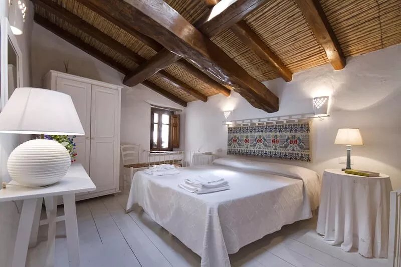 Ancient Stone Houses - "Domu Luscenti"