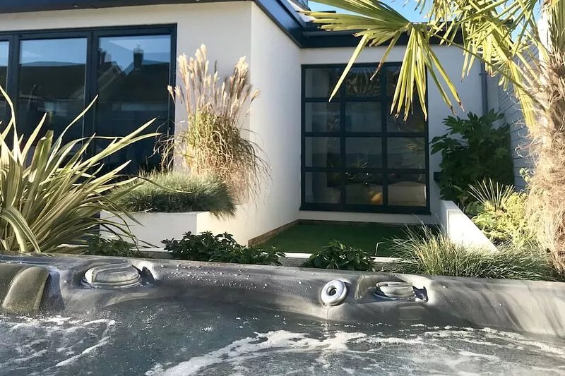 Luxury Beach House in The Witterings with Hot Tub