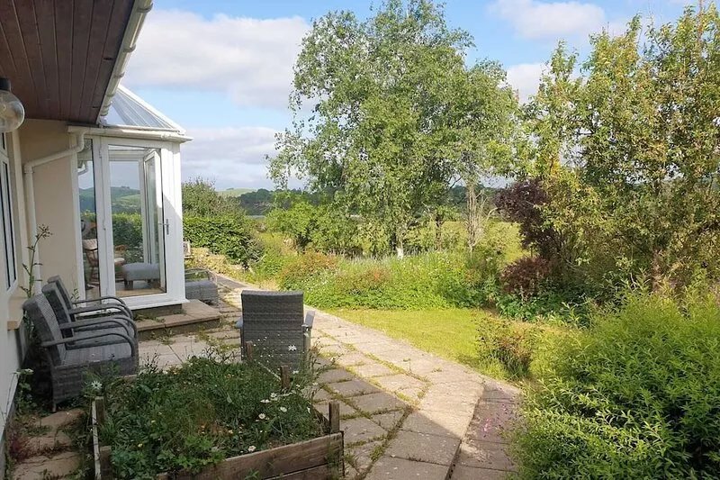 Detached rural bungalow, with sunroom, parking and enclosed garden