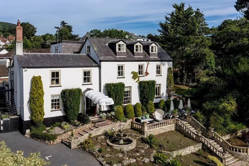 Exclusive Hotel Hire 17 Bedrooms, Close to Town & Beach