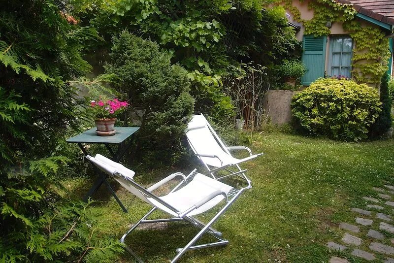 Le VESINET- Paris 2 steps away- LITTLE HOUSE- Artist's workshop, charm and