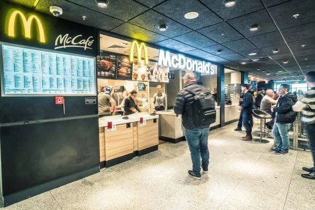 McDonalds's Warszawa Airport (Departures)