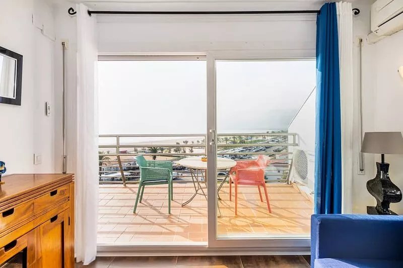 WELCS APARTAMENTO 024 EMP frente al mar con terraz