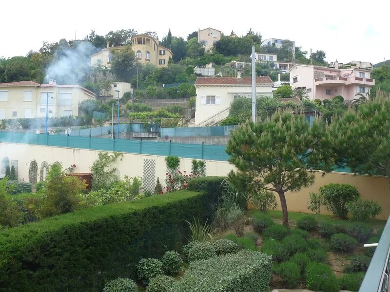 2 rooms appartment in Mandelieu wit air conditionning and swimming pool