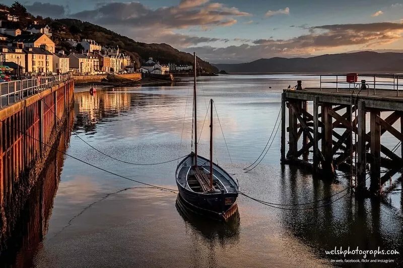 4 Evans Terrace Beautiful Cottage in the heart of Aberdovey! Free parking permit