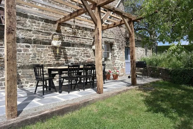 Modern family farmhouse with pool 'La Garenterie'