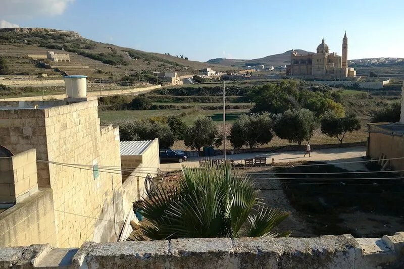 300 yo, 4 bedroom farmhouse with private pool
