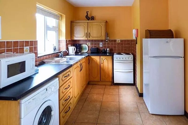 ROSSBEIGH BEACH COTTAGE NO 4, pet friendly in Glenbeigh, County Kerry