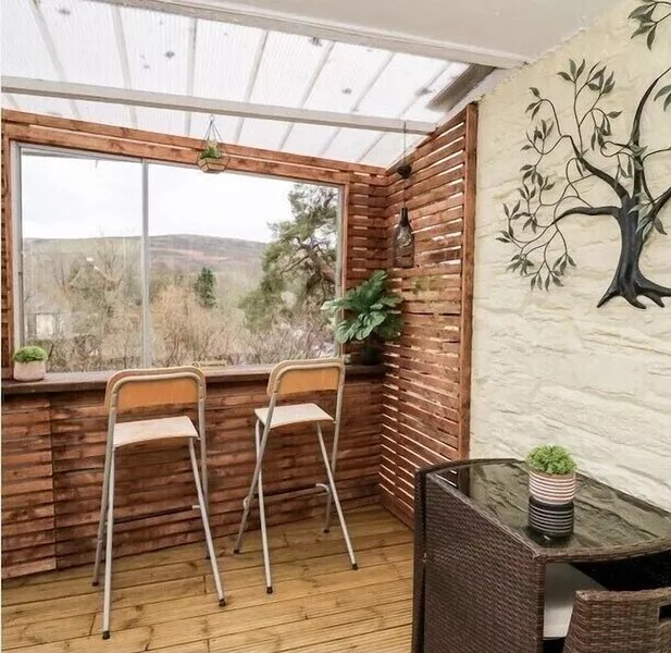 Beautiful cottage in the heart of Rhayader with riverside views ( pet friendly)