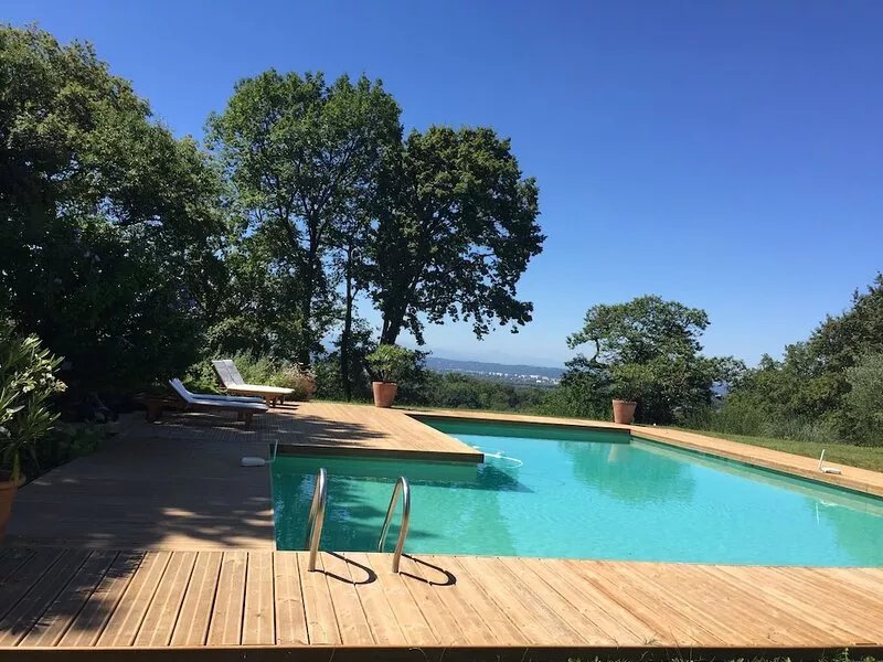 Villa 400 m² with garden of 6000 m² and pool