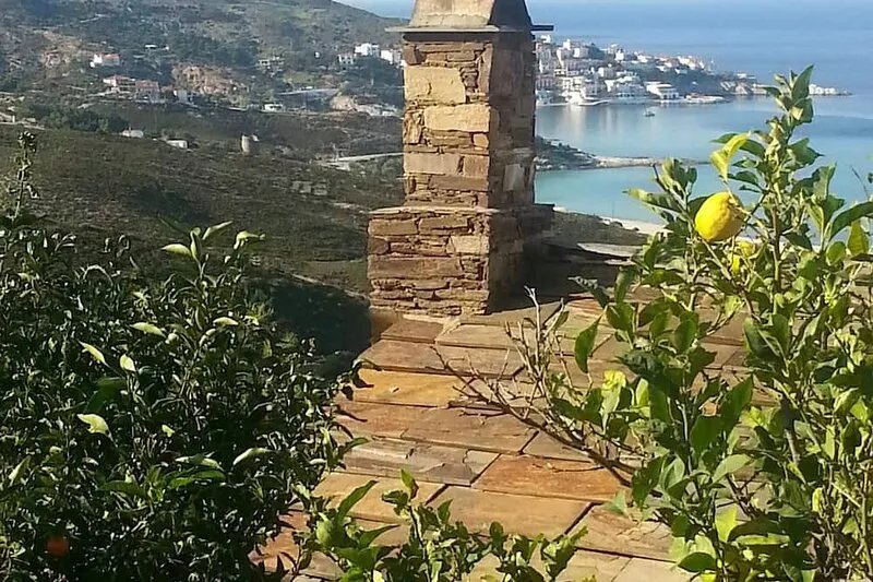 2 bedroom studio, 4 people, 1 bathroom, large terrace, breathtaking sea and
