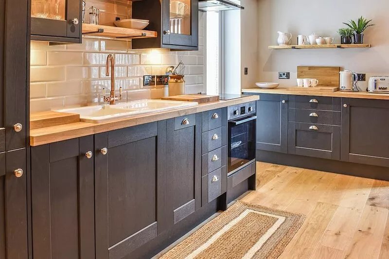 A luxurious holiday home offering an enviable seaside location.