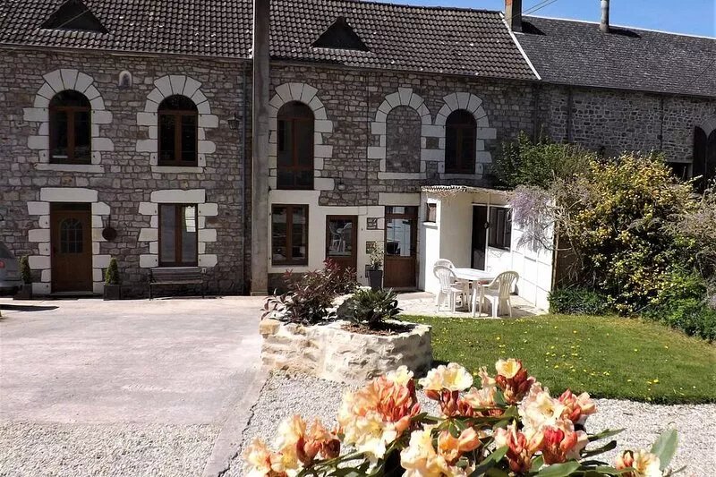 Tranquil Watermill set in peaceful hamlet, super close to hiking/cycling trails