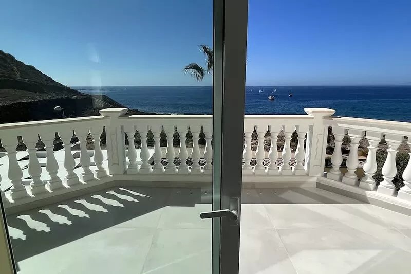 "Business Class One" - Villa direkt am Strand mit Pool auf Top-Niveau!