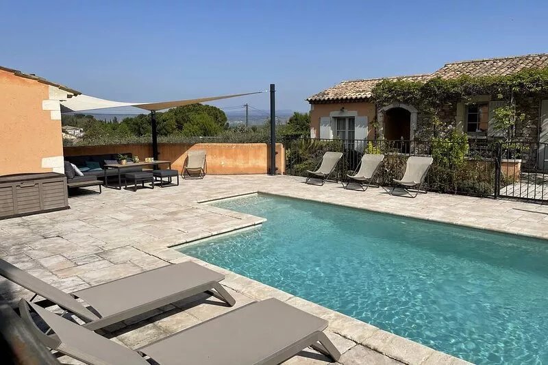 Country cottage with swimming pool, for 8 people, fully equipped