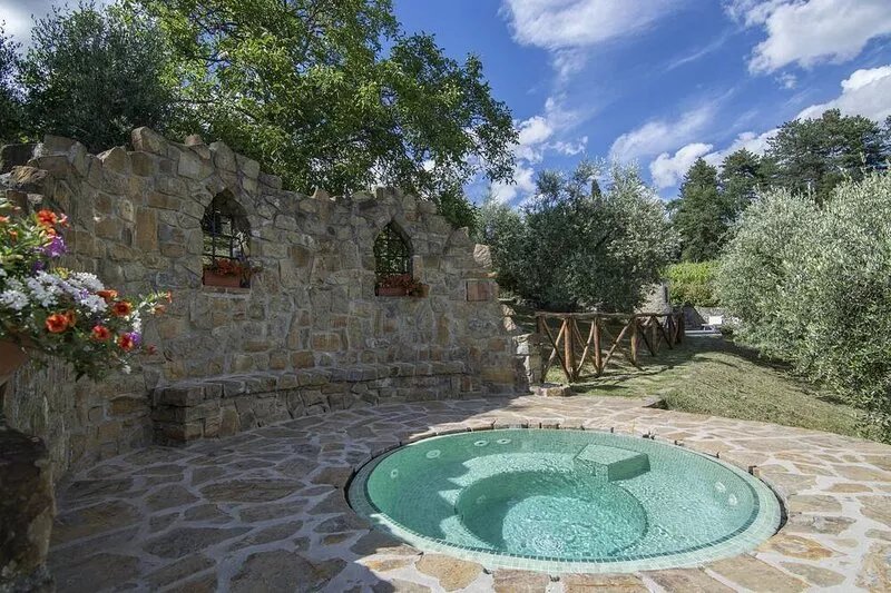 Private Villa with A/C, private pool, hot tub, WIFI, sauna, TV, patio
