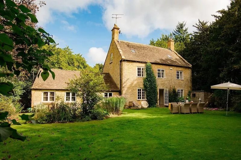 Temple Guiting Cottage - sleeps 10 guests  in 5 bedrooms
