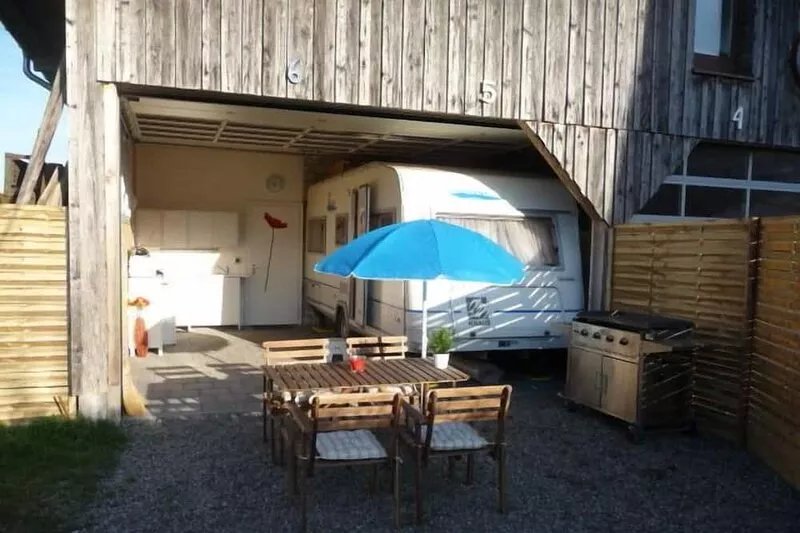 2 CHILDREN UP TO 16 YEARS IN THE COMPANY OF 2 ADULTS TO STAY WITH US FREE