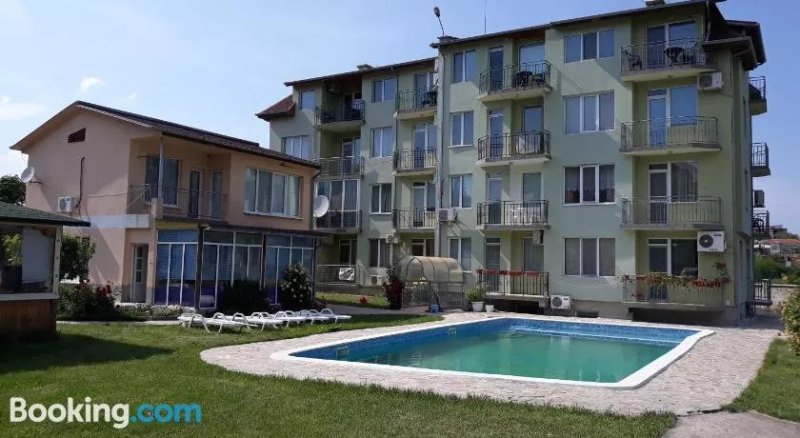 Apartments and Guest Rooms "Green House"